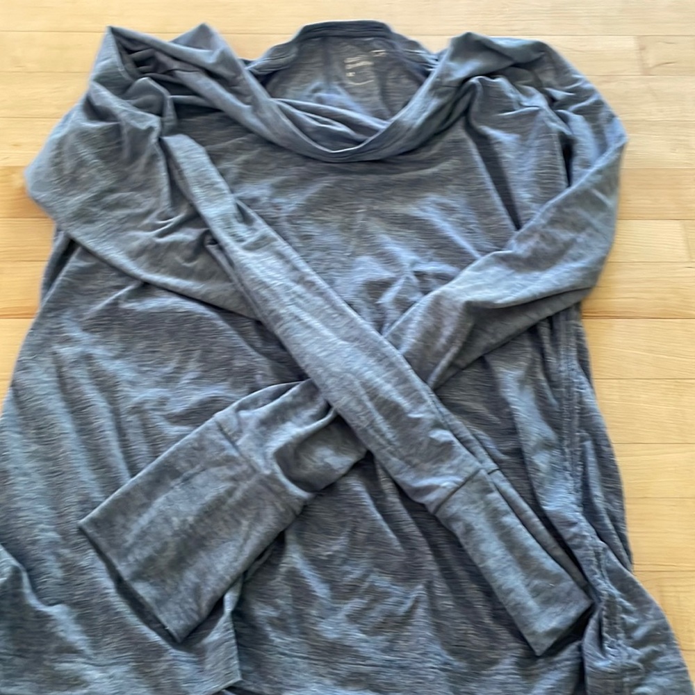 Women’s long sleeve shirt size M